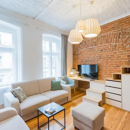 Apartment Rynek Stare Miasto 5a - Klima Netflix
